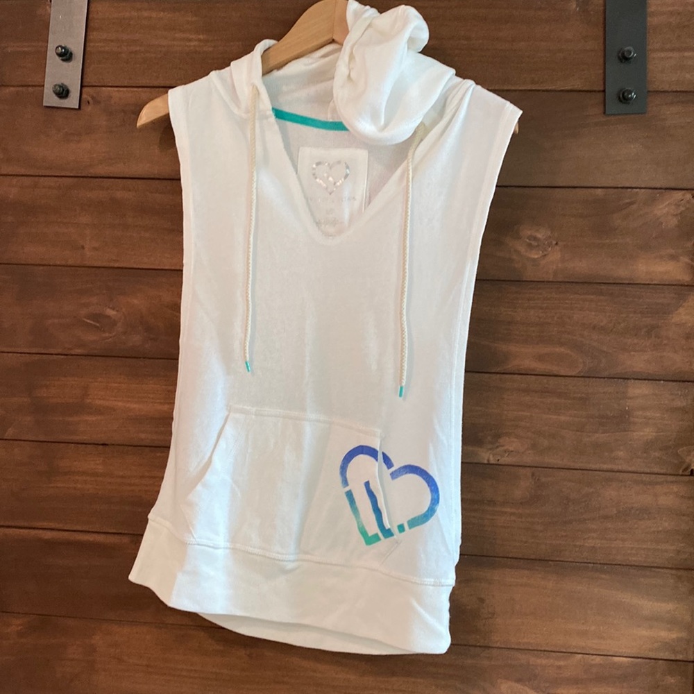 Live Love Dream white sleeveless hoodie